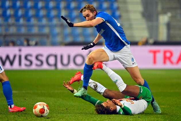 GENK, BELGIUM - DECEMBER 09 : Kristian Thorstvedt midfielder of KRC Genk, Emanuel Aiwu defender of SK Rapid Wien during the UEFA Europa League Group stage H match between KRC Genk and SK Rapid Wien on December 9, 2021 in Genk, Belgium, 9 12 2021 ( KRC Genk v Rapid Wien - UEFA Europa League PhotoNews Panoramic 