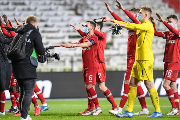 Antwerp s Birger Verstraete celebrates after winning an Europa League game between Belgian soccer team Royal Antwerp FC and Greek soccer team Olympiacos F.C., Thursday 09 December 2021, in Antwerp, Belgium, on the sixth and last day in Group D of the UEFA Europa League group stage. TOMxGOYVAERTS  x3152995x