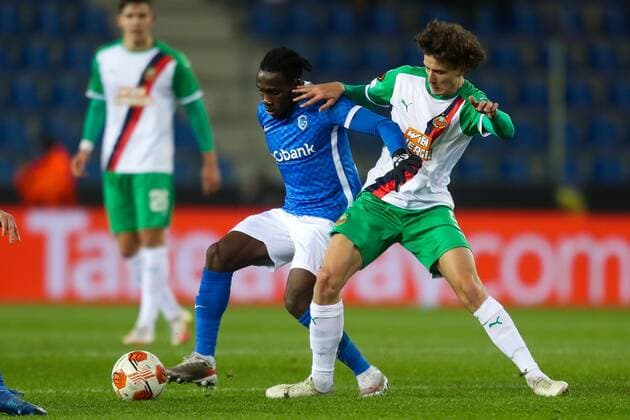 SOCCER - UEFA EL, Genk vs Rapid GENK,BELGIUM,09.DEC.21 - SOCCER - UEFA Europa League, group stage, KRC Genk vs SK Rapid Wien. Image shows Bryan Heynen (Genk) and Robert Ljubicic (Rapid).  GEPAxpictures xPhilippxBrem
