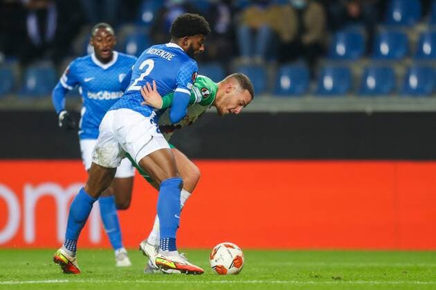 SOCCER - UEFA EL, Genk vs Rapid GENK,BELGIUM,09.DEC.21 - SOCCER - UEFA Europa League, group stage, KRC Genk vs SK Rapid Wien. Image shows Mark McKenzie (Genk) and Ercan Kara (Rapid).  GEPAxpictures xPhilippxBrem