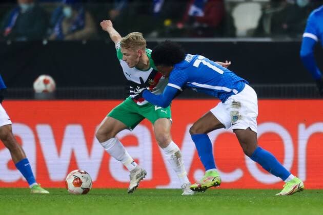 SOCCER - UEFA EL, Genk vs Rapid GENK,BELGIUM,09.DEC.21 - SOCCER - UEFA Europa League, group stage, KRC Genk vs SK Rapid Wien. Image shows Marco Gruell (Rapid) and Angelo Preciado (Genk).  GEPAxpictures xPhilippxBrem