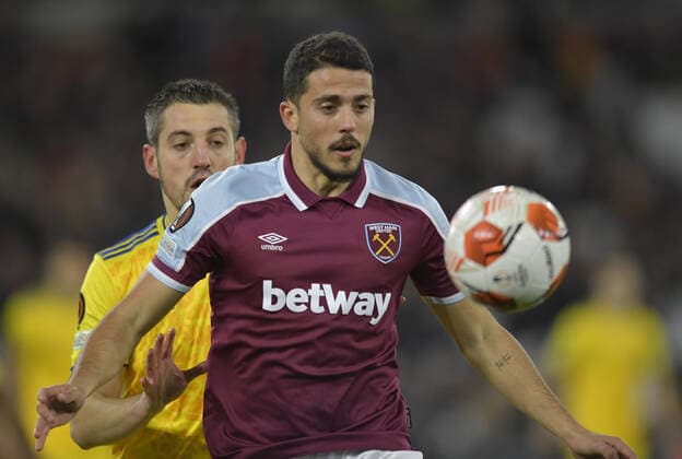 Mandatory Credit: Photo by James GriffithsWest Ham United Shutterstock (12637613t) Pablo Fornals of West Ham United in action West Ham United v Dinamo Zagreb, UEFA Europa League, Group H, Football, London Stadium, London, UK - 09 Dec 2021 EDITORIAL USE ONLY No use with unauthorised audio, video, data, fixture lists, club league logos or live services. Online in-match use limited to 120 images, no video emulation. No use in betting, games or single club league player publications. West Ham United v Dinamo Zagreb, UEFA Europa League, Group H, Football, London Stadium, London, UK - 09 Dec 2021 EDITORIAL USE ONLY No use with unauthorised audio, video, data, fixture lists, club league logos or live services. Online in-match use limited to 120 images, no video emulation. No use in betting, games or single club league player publications.  Copyright: xJamesxGriffithsWestxHamxUnited Shutterstockx 12637613t