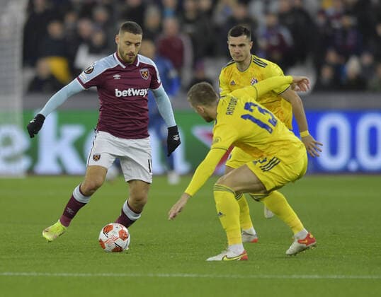 Mandatory Credit: Photo by James GriffithsWest Ham United Shutterstock (12637613q) Nikola Vlasic of West Ham United in action West Ham United v Dinamo Zagreb, UEFA Europa League, Group H, Football, London Stadium, London, UK - 09 Dec 2021 EDITORIAL USE ONLY No use with unauthorised audio, video, data, fixture lists, club league logos or live services. Online in-match use limited to 120 images, no video emulation. No use in betting, games or single club league player publications. West Ham United v Dinamo Zagreb, UEFA Europa League, Group H, Football, London Stadium, London, UK - 09 Dec 2021 EDITORIAL USE ONLY No use with unauthorised audio, video, data, fixture lists, club league logos or live services. Online in-match use limited to 120 images, no video emulation. No use in betting, games or single club league player publications.  Copyright: xJamesxGriffithsWestxHamxUnited Shutterstockx 12637613q