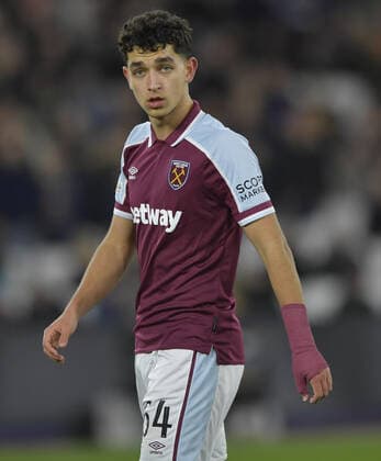 Mandatory Credit: Photo by James GriffithsWest Ham United Shutterstock (12637613r) Sonny Perkins of West Ham United in action West Ham United v Dinamo Zagreb, UEFA Europa League, Group H, Football, London Stadium, London, UK - 09 Dec 2021 EDITORIAL USE ONLY No use with unauthorised audio, video, data, fixture lists, club league logos or live services. Online in-match use limited to 120 images, no video emulation. No use in betting, games or single club league player publications. West Ham United v Dinamo Zagreb, UEFA Europa League, Group H, Football, London Stadium, London, UK - 09 Dec 2021 EDITORIAL USE ONLY No use with unauthorised audio, video, data, fixture lists, club league logos or live services. Online in-match use limited to 120 images, no video emulation. No use in betting, games or single club league player publications.  Copyright: xJamesxGriffithsWestxHamxUnited Shutterstockx 12637613r