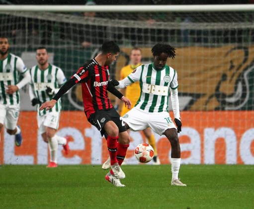 Football, Men, 2021 2022 season, UEFA Europa League Group G, Matchday 6 , Ferencvaros Budapest Bayer Leverkusen, v l Exequiel Palacios Bayer Leverkusen , Tokmac Nguen Ferencvaros , 09 12 2021, Copyright: xSzilviaxMichellerx xMatthiasxKochx