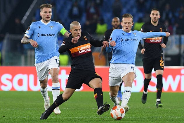 Soccer, europa league match , SS Lazio v Galatasaray Ciro Immobile of SS Lazio Sofiane Feghouli of Galatasaray Lucas Leiva of SS Lazio during the Europa League match between SS Lazio v Galatasaray at Olimpico stadium in Rome, Italy, December 09th, 2021. Imago-Images Emmefoto Copyright: xImago-Images Emmefotox