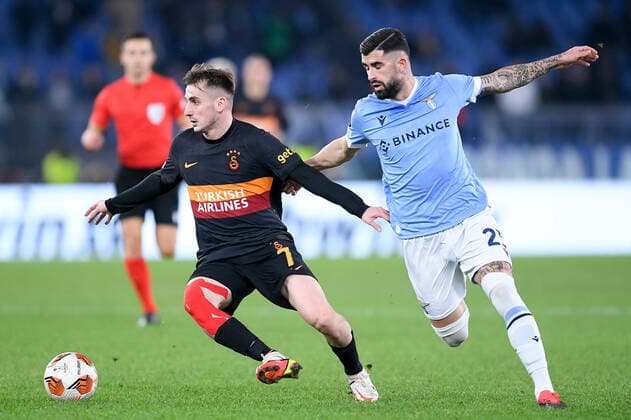 SS Lazio v Galatasaray - Europa League Muhammed Kerem Akturkoglu of Galatasaray and Elseid Hysaj of SS Lazio compete for the ball during the UEFA Europa League match between SS Lazio and Galatasaray at Stadio Olimpico, Rome, Italy on 9 December 2021. Roma Roma Italy  Copyright: xGiuseppexMaffiax originalFilename:maffia-sslaziov211209_nps4b.jpg