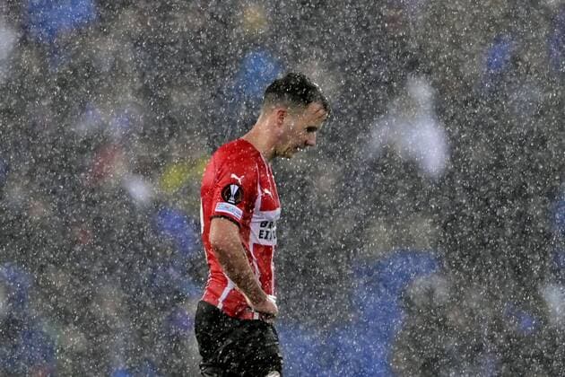 SAN SEBASTIAN Mario Gotze of PSV Eindhoven PSV lose 3 0 in the UEFA Europa League match against Real Sociedad at Estadio de Anoeta on December 9, 2021 in San Sebastian, Spain ANP OLAF KRAAK UEFA Europa League 2021 2022 xVIxANPxSportx xxANPxIVx 441840105