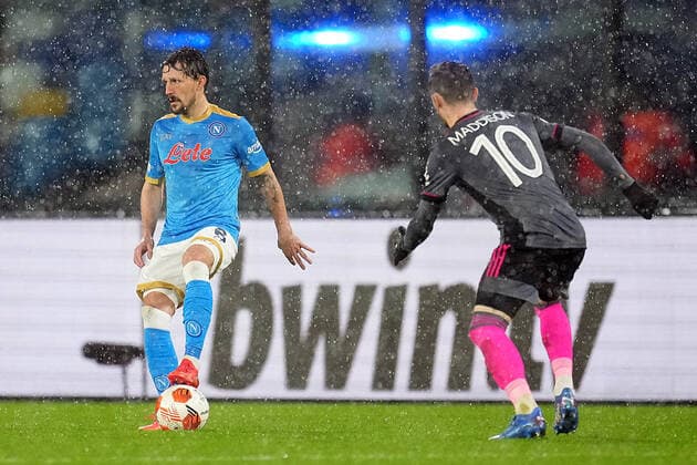 NAPLES, ITALY – DICEMBER 09: Mario Rui of SSC Napoli vies with James Maddison of Leicester City FC during the UEFA Europa League Group C match between SSC Napoli and Leicester City FC at Stadio Diego Armando Maradona on Dicember 09, 2021 in Naples, Italy Copyright: xFotoagenziax