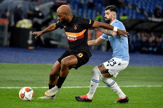 Ryan Babel of Galatasaray and Elseid Hysaj of SS Lazio compete for the ball during the Europa League group stage football match between SS Lazio and Galatasaray at Olimpico stadium in Rome (Italy), December 9th, 2021. Photo Antonietta Baldassarre Insidefoto antoniettaxbaldassarre