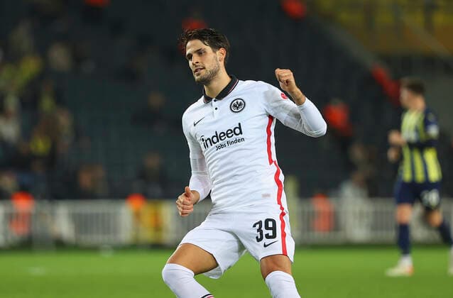 09 12 2021, Football UEFA Europa League, Fenerbahce SK Istanbul Eintracht Frankfurt, emonline, emspor, v l , Goncalo Paciencia Eintracht Frankfurt DFL DFB REGULATES PROHIBIT ANY USE OF PHOTOGRAPHS AS IMAGE SEQUENCES AND OR QUASI VIDEO xdcx Copyright: HMBxMedia Claus
