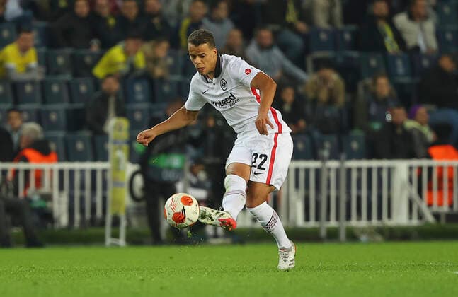 09 12 2021, Football UEFA Europa League, Fenerbahce SK Istanbul Eintracht Frankfurt, emonline, emspor, v l , Timothy Chandler Eintracht Frankfurt DFL DFB REGULATES PROHIBIT ANY USE OF PHOTOGRAPHS AS IMAGE SEQUENCES AND OR QUASI VIDEO xdcx Copyright: HMBxMedia Claus