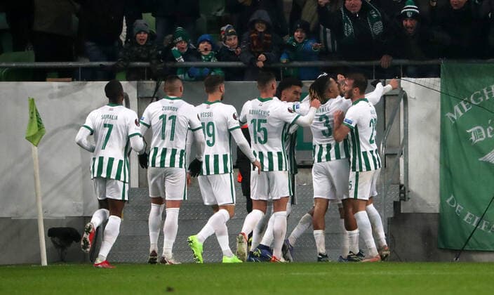 Football, Men, 2021 2022 season, UEFA Europa League Group G, matchday 6 , Ferencvaros Budapest Bayer Leverkusen, Budapest, cheering after goal to 1 0 by Aissa Laidouni Ferencvaros , 09 12 2021, Copyright: xSzilviaxMichellerx xMatthiasxKocx