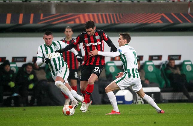 Football, Men, 2021 2022 season, UEFA Europa League Group G, Matchday 6 , Ferencvaros Budapest Bayer Leverkusen, v l Oleksandr Zubkov Ferencvaros , Lucas Alario Bayer Leverkusen , Kristoffer Zachariassen Ferencvaros , 09 12 2021, Copyright: xSzilviaxMichellerx xMatthiasxKocx