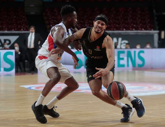 09 12 2018, Euroleague, FC Bayern Basketball vs Anadolou, Audi Dome Munich, sports, pictured Rodrigue Beaubois Anadolou Efes vs Nick Weiler Babi FCB Basketball.