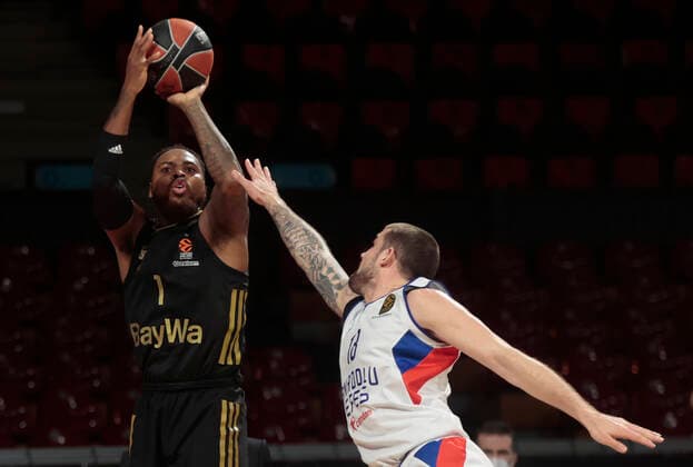 09 12 2018, Euroleague, FC Bayern Basketball vs Anadolou, Audi Dome Muenchen, sports, pictured Deshaun Thomas FCB Basketball vs Adrien Moerman Anadolou Efes.