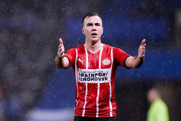 FOOTBALL - UEFA Europa League - Real Sociedad v PSV Eindhoven Mario Gotze of PSV Eindhoven reacts during the UEFA Europa League group B match between Real Sociedad and PSV Eindhoven at Reale Arena on 9 of December, 2021 in San Sebastian, Spain. San Sebastian Reale Arena Basque Country Spain RSOvPSV066 Copyright: xRicardoxLarreinax