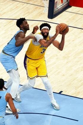 Grizzlies Jaren Jackson Jr. (R) defends Lakers Anthony Davis as he goes up for a basket in the 2nd half of the game against the Grizzlies at FedEx Forum in Memphis, Tennessee, USA, 9, December 2021. Lakers at Memphis Grizzlies Basketball !ACHTUNG: NUR REDAKTIONELLE NUTZUNG!  Copyright: xKARENxPULFERxFOCHTx AME3529 20211210-ffa9baa86196ed2611ece6f018ec2752afa411fe