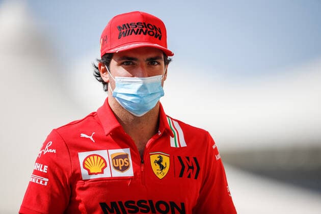 SAINZ Carlos (spa), Scuderia Ferrari SF21, portrait during the Formula 1 Etihad Airways Abu Dhabi Grand Prix 2021, 22th round of the 2021 FIA Formula One World Championship, WM, Weltmeisterschaft from December 10 to 12, 2021 on the Yas Marina Circuit, in Yas Island, Abu Dhabi - F1 - ABU DHABI GRAND PRIX 2021 DPPI Panoramic  00121045__V2_8677