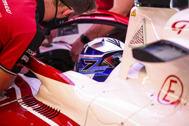 RAIKKONEN Kimi (fin), Alfa Romeo Racing ORLEN C41, portrait during the Formula 1 Etihad Airways Abu Dhabi Grand Prix 2021, 22th round of the 2021 FIA Formula One World Championship, WM, Weltmeisterschaft from December 10 to 12, 2021 on the Yas Marina Circuit, in Yas Island, Abu Dhabi - F1 - ABU DHABI GRAND PRIX 2021 DPPI Panoramic  00121045_FG0O8731.JPG