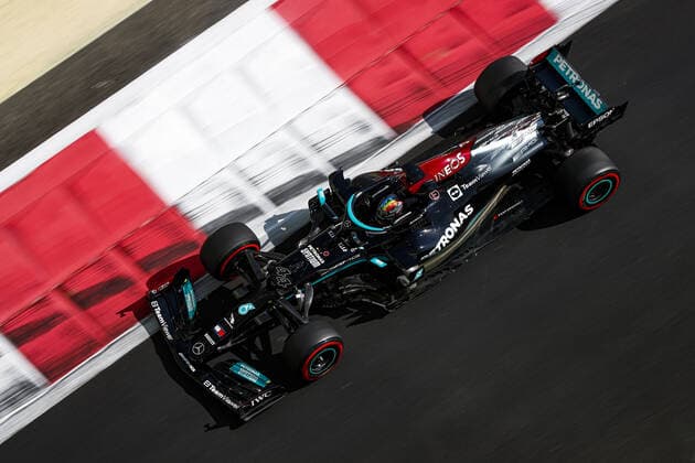 44 HAMILTON Lewis (gbr), Mercedes AMG F1 GP W12 E Performance, action during the Formula 1 Etihad Airways Abu Dhabi Grand Prix 2021, 22th round of the 2021 FIA Formula One World Championship, WM, Weltmeisterschaft from December 10 to 12, 2021 on the Yas Marina Circuit, in Yas Island, Abu Dhabi - F1 - ABU DHABI GRAND PRIX 2021 DPPI Panoramic  00121045__V2_8915.JPG