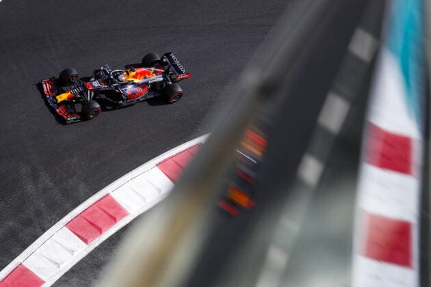 33 VERSTAPPEN Max (nld), Red Bull Racing Honda RB16B, action during the Formula 1 Etihad Airways Abu Dhabi Grand Prix 2021, 22th round of the 2021 FIA Formula One World Championship, WM, Weltmeisterschaft from December 10 to 12, 2021 on the Yas Marina Circuit, in Yas Island, Abu Dhabi - F1 - ABU DHABI GRAND PRIX 2021 DPPI Panoramic  00121045__V2_9088.JPG