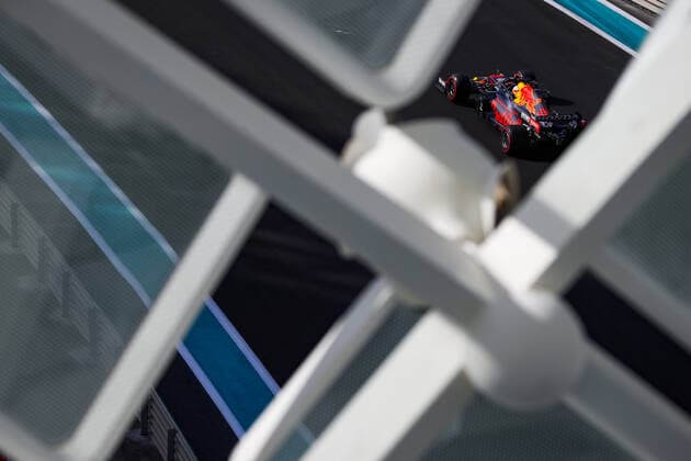 33 VERSTAPPEN Max (nld), Red Bull Racing Honda RB16B, action during the Formula 1 Etihad Airways Abu Dhabi Grand Prix 2021, 22th round of the 2021 FIA Formula One World Championship, WM, Weltmeisterschaft from December 10 to 12, 2021 on the Yas Marina Circuit, in Yas Island, Abu Dhabi - F1 - ABU DHABI GRAND PRIX 2021 DPPI Panoramic  00121045__V2_9266.JPG