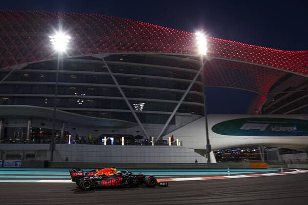33 VERSTAPPEN Max (nld), Red Bull Racing Honda RB16B, action during the Formula 1 Etihad Airways Abu Dhabi Grand Prix 2021, 22th round of the 2021 FIA Formula One World Championship, WM, Weltmeisterschaft from December 10 to 12, 2021 on the Yas Marina Circuit, in Yas Island, Abu Dhabi - F1 - ABU DHABI GRAND PRIX 2021 DPPI Panoramic  00121045_AV6_6075.JPG