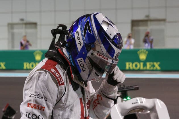 ABU DHABI GRAND PRIX 2021, 10 12 2021 Yas Marina Circuit, Yas Island, United Arab Emirates 10 December 2021 CRASH Kimi Raikkonen (FIN), Alfa Romeo C41 during the P2 FORMULA 1 ETIHAD AIRWAYS ABU DHABI GRAND PRIX 2021 Phil Duncan Editorial Use Only Copyright: xPhilxDuncanx ESM-0289-0025
