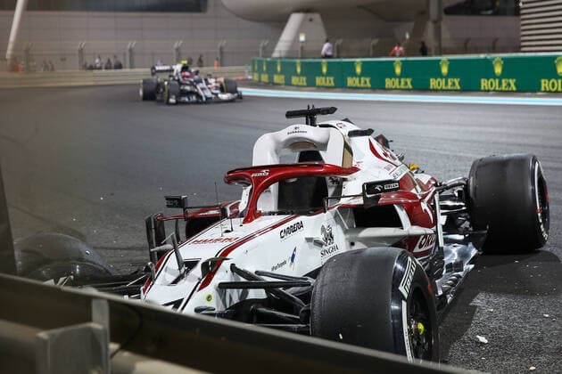 ABU DHABI GRAND PRIX 2021, 10 12 2021 Yas Marina Circuit, Yas Island, United Arab Emirates 10 December 2021 CRASH P2 Kimi Raikkonen (FIN), Alfa Romeo C41during the FORMULA 1 ETIHAD AIRWAYS ABU DHABI GRAND PRIX 2021 Phil Duncan Editorial Use Only Copyright: xPhilxDuncanx ESM-0289-0026