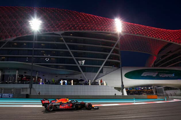 33 Max Verstappen NED, Red Bull Racing , F1 Grand Prix of Abu Dhabi at Yas Marina Circuit on December 10, 2021 in Abu Dhabi, United Arab Emirates Photo by HOCH ZWEI Abu Dhabi United Arab Emirates