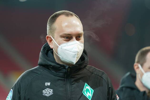 GER, 2 FBL, Jahn Regensburg vs SV Werder Bremen 10 12 2021, Jahnstadion Regensburg, Regensburg, GER, 2 FBL, Jahn Regensburg vs SV Werder Bremen, in picture Ole Werner SV Werder Bremen coach with CORONA everyday masks mouth nose covering nordphoto.GmbHxx xgumzmedia nphgm001