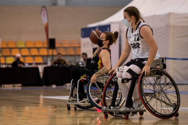 European Championship Wheelchair Basketball 10 12 2021 MADRID, SPAIN 10 December Wheelchair Basketball, Semi Final Great Britain vs Germany Women on Day 7 of the European Championship Wheelchair Basketball on 10 12 2021 at Polid Municipal Francisco Fernandez Ochoa in Madrid, Spain Vanessa Erskine Germany, 5 , Lucy Robinson Great Britain, 12 Copyright: xBEAUTIFULxSPORTS Wunderlx