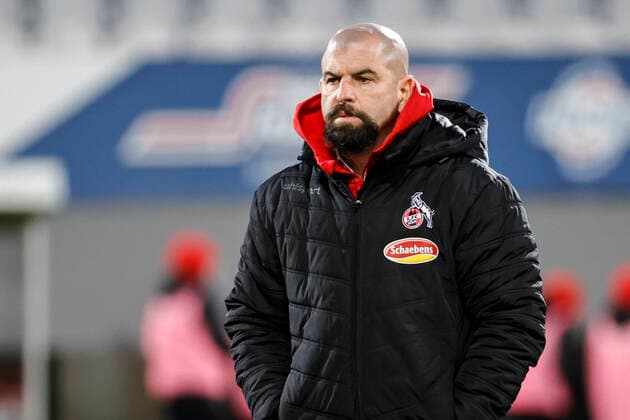 Flyeralarm Frauen Bundesliga 11 Spieltag 21 22 SC Freiburg vs 1 FC Koeln 10 12 2021 Sascha Glass 1 FC Koeln coach , Flyeralarm Frauen Bundesliga, SC Freiburg vs 1 FC Koeln, on Friday 10 December 2021 Dreisamstadion in Freiburg Germany Copyright: xBEAUTIFULxSPORTS G.xHubbsx
