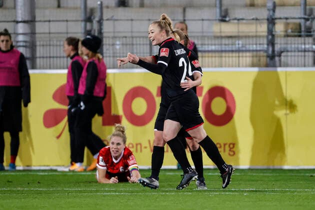 Flyeralarm Frauen Bundesliga 11 Spieltag 21 22 SC Freiburg vs 1 FC Koeln 10 12 2021 Goal celebrations by Weronika Zawistowska 1 FC Koeln 24 after her goal to make it 0 2, Rebecca Knaak SC Freiburg 8 on the ground, Flyeralarm Frauen Bundesliga, SC Freiburg vs 1 FC Koeln, on Friday 10 December 2021 Dreisamstadion in Freiburg Germany Copyright: xBEAUTIFULxSPORTS G.xHubbsx