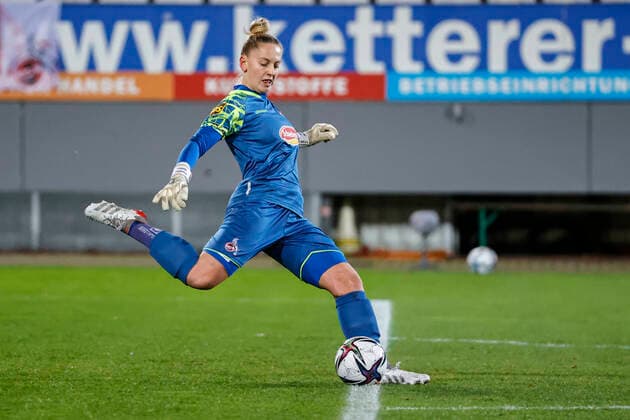 Flyeralarm Frauen Bundesliga 11 Spieltag 21 22 SC Freiburg vs 1 FC Koeln 10 12 2021 Pauline Nelles 1 FC Koeln 16 , Flyeralarm Frauen Bundesliga, SC Freiburg vs 1 FC Koeln, on Friday 10 December 2021 Dreisamstadion in Freiburg Germany Copyright: xBEAUTIFULxSPORTS G.xHubbsx