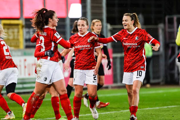 Flyeralarm Frauen Bundesliga 11 Spieltag 21 22 SC Freiburg vs 1 FC Koeln 10 12 2021 Goal celebration SC Freiburg at 1 2 by Svenja Foelmli SC Freiburg 13 , Flyeralarm Frauen Bundesliga, SC Freiburg vs 1 FC Koeln, on Friday 10 December 2021 Dreisamstadion in Freiburg Germany Copyright: xBEAUTIFULxSPORTS G.xHubbsx