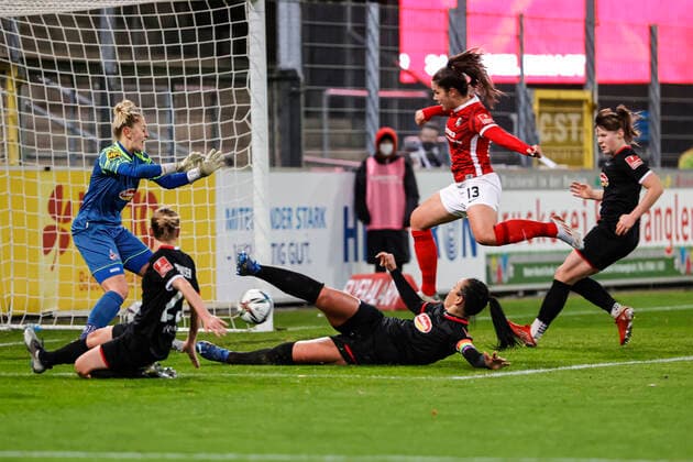 Flyeralarm Frauen Bundesliga 11 Spieltag 21 22 SC Freiburg vs 1 FC Koeln 10 12 2021 1 2 Goal for SC Freiburg by Svenja Foelmli SC Freiburg 13 , Flyeralarm Frauen Bundesliga, SC Freiburg vs 1 FC Koeln, on Friday 10 December 2021 Dreisamstadion in Freiburg Germany Copyright: xBEAUTIFULxSPORTS G.xHubbsx