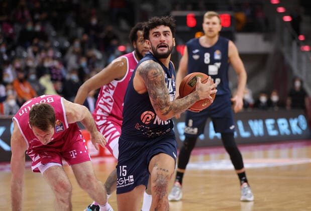 Bonn, Germany, 10 12 2021, Telekom Dome, Basketball, BBL, Telekom Baskets Bonn vs MLP Academics Heidelberg Jordan Geist Heidelberg