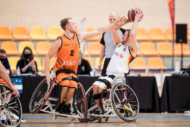 European Championship Wheelchair Basketball 10 12 2021 MADRID, SPAIN 10 December Wheelchair Basketball, Semifinal Germany vs Netherlands Men on Day 7 of the European Championship Wheelchair Basketball on 10 12 2021 at Polid Municipal Francisco Fernandez Ochoa in Madrid, Spain Gijs Even Netherlands, 12 , Jan Sadler Germany, 11 Copyright: xBEAUTIFULxSPORTS Wunderlx