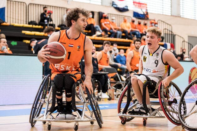European Championship Wheelchair Basketball 10 12 2021 MADRID, SPAIN December 10 Wheelchair Basketball, Semifinal Germany vs Netherlands Men on Day 7 of the European Championship Wheelchair Basketball on 10 12 2021 at Polid Municipal Francisco Fernandez Ochoa in Madrid, Spain Robin Poggenwisch Netherlands, 1 , Tobias Hell Germany, 9 Copyright: xBEAUTIFULxSPORTS Wunderlx