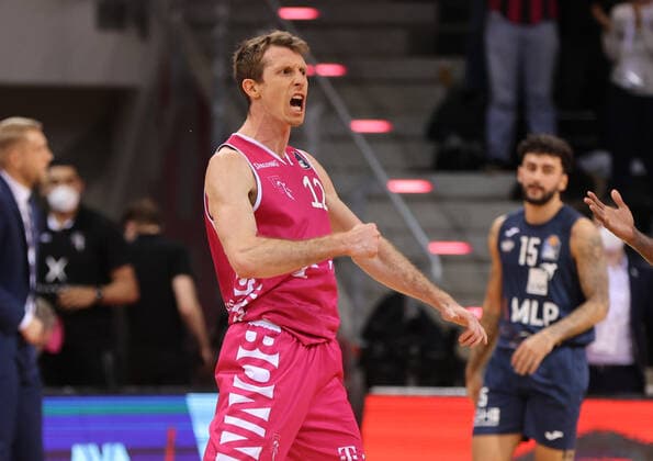 Bonn, Germany, 10 12 2021, Telekom Dome, Basketball, BBL, Telekom Baskets Bonn vs MLP Academics Heidelberg Skyler Bowlin Bonn