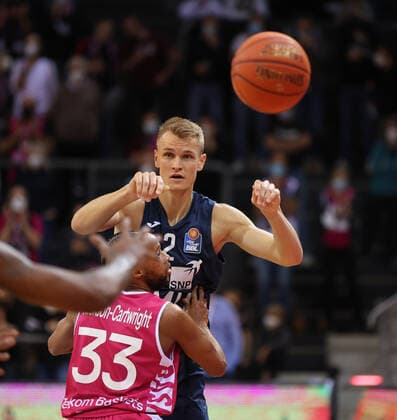 Bonn, Germany, 10 12 2021, Telekom Dome, basketball, BBL, Telekom Baskets Bonn vs MLP Academics Heidelberg Niklas Würzner Heidelberg pitches