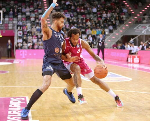 Telekom Baskets Bonn vs Brekkott Chapman MLP Academics Heidelberg easyCredit BBL 1 Bundesliga , 2021 2022 season , Hauptrunde 10 Spieltag