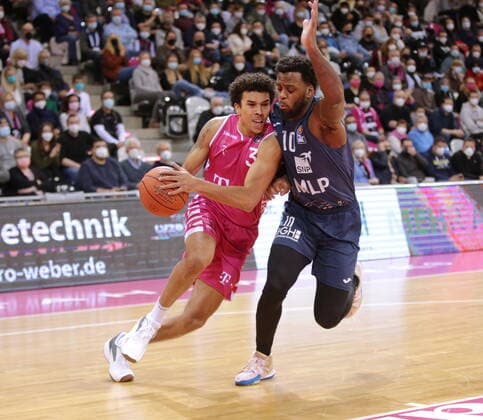 Tyson Ward Telekom Baskets Bonn vs Kelvin Martin MLP Academics Heidelberg easyCredit BBL 1 Bundesliga , 2021 2022 season , Hauptrunde 10 Spieltag