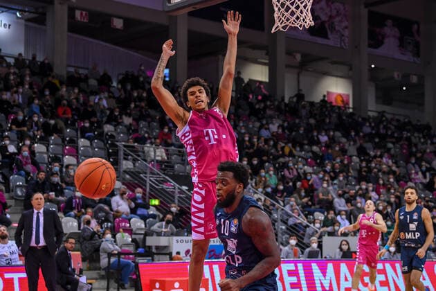 easyCredit BBL, Telekom Baskets Bonn vs MLP Academics Heidelberg, 10 12 2021 Tyson Ward Telekom Baskets Bonn, 3 , Kelvin Martin MLP Academics Heidelberg, 10 , easyCredit BBL, Telekom Baskets Bonn vs MLP Academics Heidelberg on 10 12 2021 at Telekom Dome Bonn, Bonn North Rhine Westphalia. Copyright: xBEAUTIFULxSPORTS Mueller-Laschetx