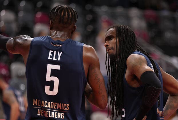 Bonn, Germany, 10 12 2021, Telekom Dome, Basketball, BBL, Telekom Baskets Bonn vs MLP Academics Heidelberg Shyron Ely Heidelberg , Robert Lowery Heidelberg after the game.