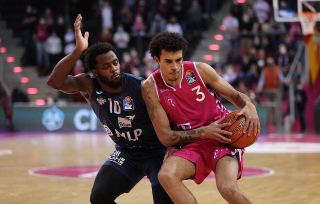 Bonn, Germany, 10 12 2021, Telekom Dome, Basketball, BBL, Telekom Baskets Bonn vs MLP Academics Heidelberg Kelvin Martin Heidelberg , Tyson Ward Bonn