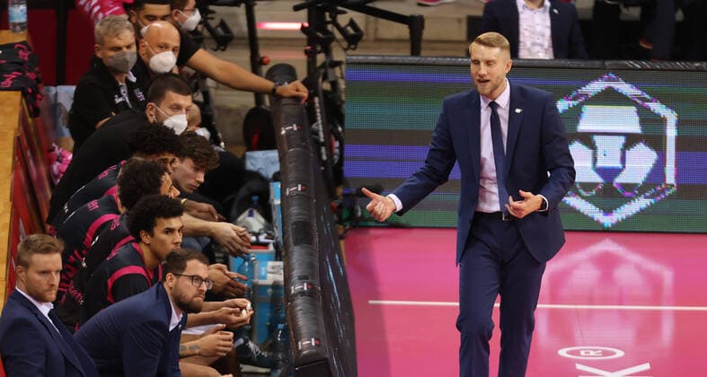 Bonn, Germany, 10 12 2021, Telekom Dome, Basketball, BBL, Telekom Baskets Bonn vs MLP Academics Heidelberg Headcoach Tuomas Lisalo Bonn