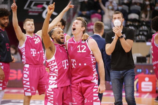 Parker Jackson Cartwright, Skyler Bowlin Telekom Baskets Bonn vs MLP Academics Heidelberg easyCredit BBL 1 Bundesliga , 2021 2022 season , Hauptrunde 10 Spieltag